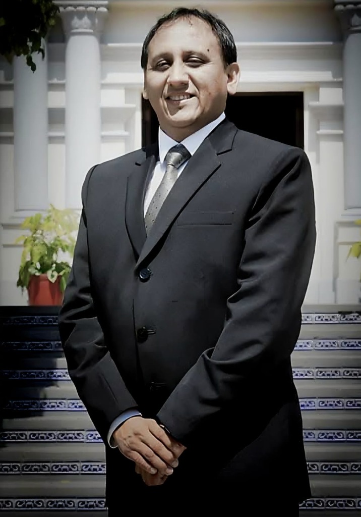 Dr. MANUEL FRANCISCO SOTO GAMBOA